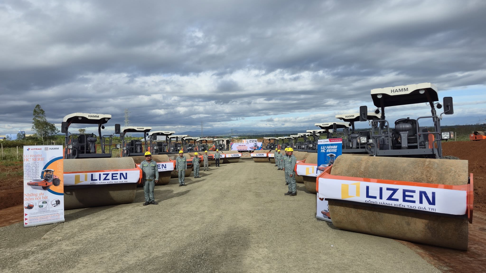 vitrac bàn giao lô 15 xe lu hamm hc129 mới vitrac bàn giao lô 15 xe lu hamm hc129 Mới