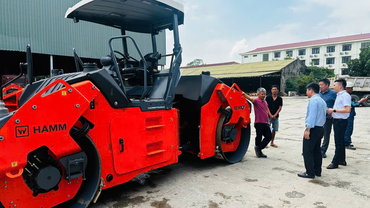 Lu Hamm HD90P VV bàn giao cho Xuân Trường tại Ninh Bình Lu Hamm HD90P VV bàn giao cho Xuân Trường tại Ninh Bình