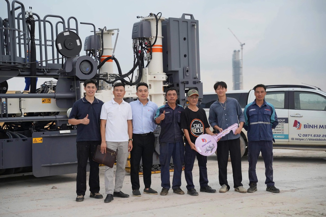Bàn Giao Máy Rải Bê Tổng Wirtgen Sp64