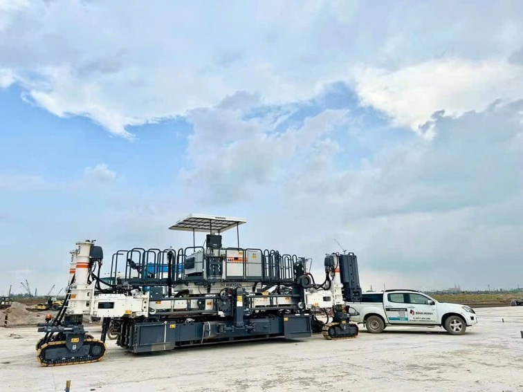 Bàn Giao Máy Rải Bê Tổng Wirtgen Sp64 Mới
