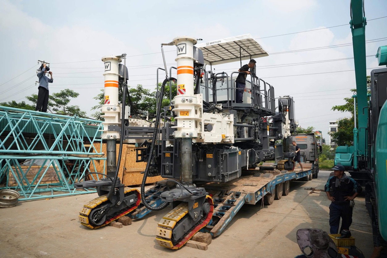 Bàn Giao Máy Rải Bê Tổng Wirtgen